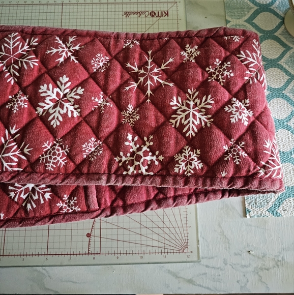 Christmas Snowflakes Oven Pot Holder - Picture 6 of 6